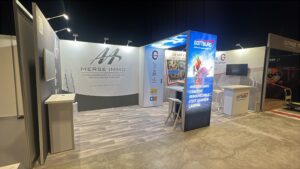 Stand d'exposition en panoramic h-line avec arche lumineuse