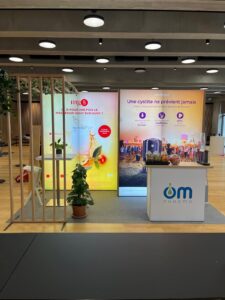 Stand d'exposition et arche wood line