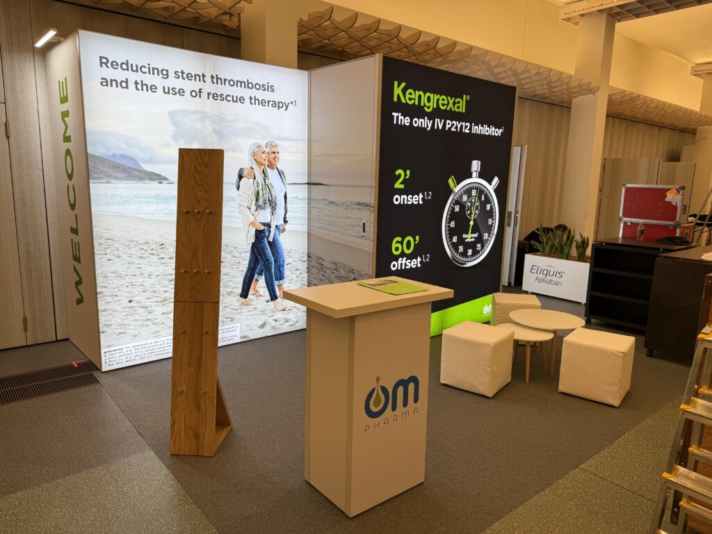 Stand pour congrès avec structures lumineuses